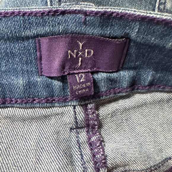 NYDJ IRA Jeans Womens Size 12 Relaxed Ankle Embossed Scroll Pattern Boho - Picture 8 of 16